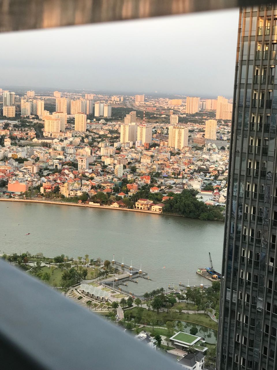 Sang nhượng gấp căn hộ 3 phòng ngủ dự án vinhomes central park 